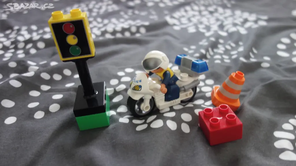 Lego Duplo 5679 Policejn Motorka T bor Bazar Sbazar cz lego-duplo-5679-policejn-motorka-t-bor-bazar-sbazar-cz